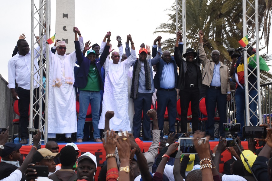 RASSEMBLEMENT DE L'OPPOSITION A LA PLACE DE L'OBELISQUE (en images)