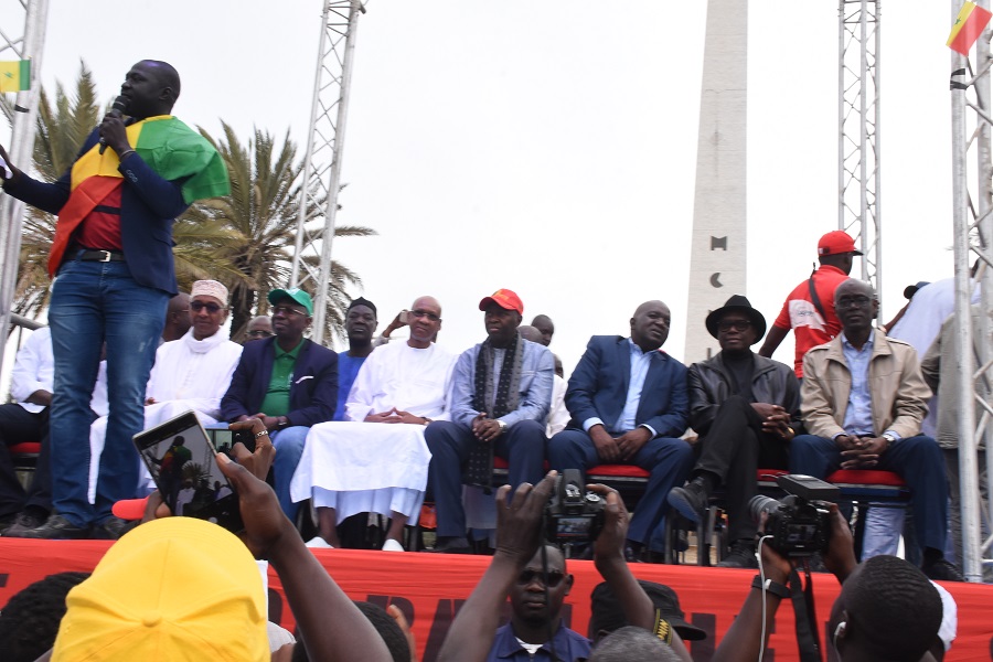 RASSEMBLEMENT DE L'OPPOSITION A LA PLACE DE L'OBELISQUE (en images)