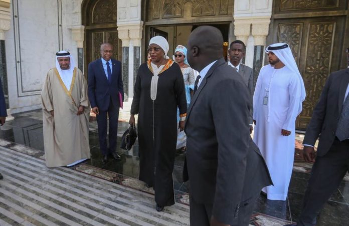 Macky Sall a quitté Dakar, le voici à Abu Dhabi avec Marieme Faye Sall (photos)