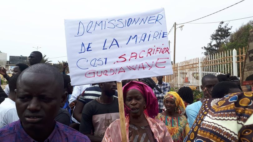 CONFERENCE DE PRESSE DU MAIRE DE GUEDIAWAYE POUR ANNONCER SA DEMISSION: Quelques militants manifestent leur soutien et obligent Aliou Sall à rebrousser chemin