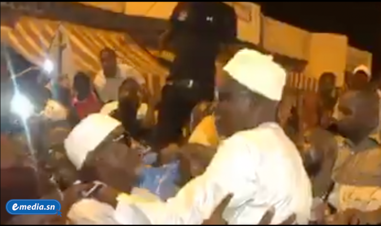 VIDEO - LIBRE KHALIFA SALL  S’ARRÊTE DEVANT MASSALIKOUL DJINANE ET TOMBE DANS LES BRAS DE MBACKIOU FAYE