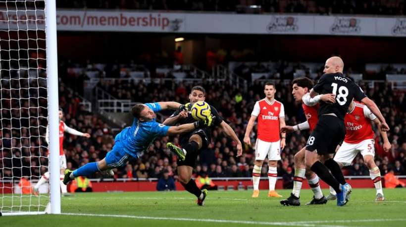 PREMIER LEAGUE ANGLAISE : Liverpool solide leader, Arsenal toujours dans la tourmente, Man U s’offre Tottenham de Mourinho et respire