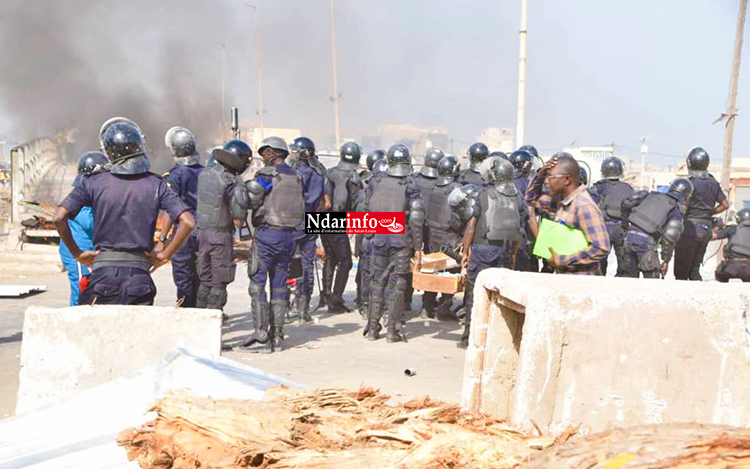 DIRECT - Explosion de colère sur Langue de Barbarie ... (photos)