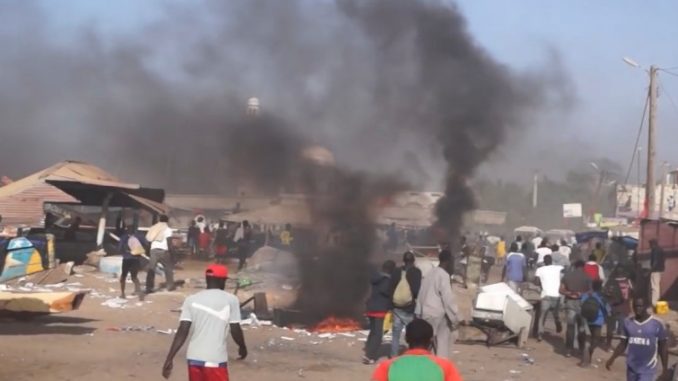 GUET-NDAR déverse sa colère: L’agence Senelec saccagée, des policiers blessés et le siège de l’Omvs incendié