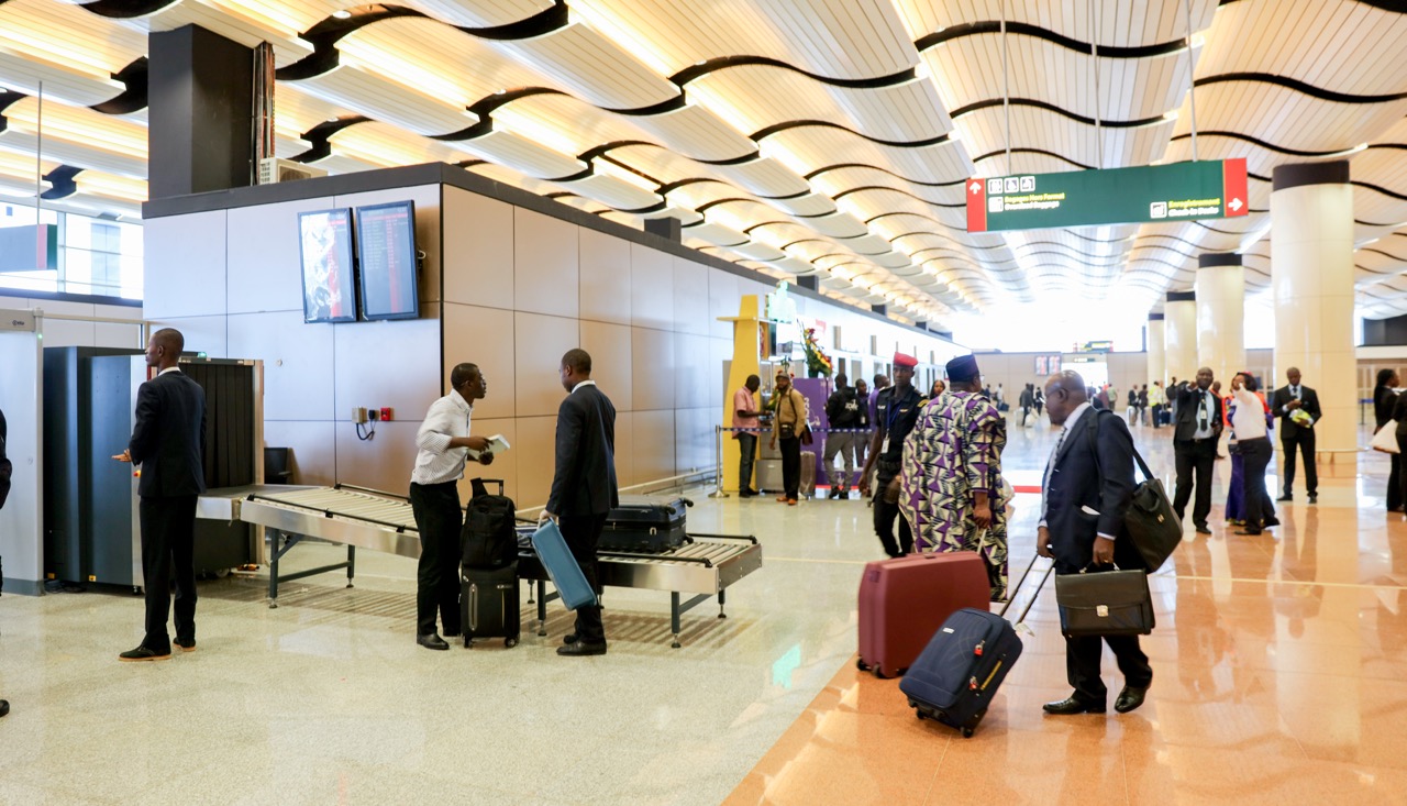 Vaccins passés par l’Aibd ? Les précisions du gestionnaire de l’aéroport de Diass