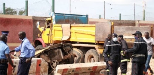 Un camion «fou» tue et blesse beaucoup de gens: les gamins maman Yandé et Mouhamed meurent sur le coup, leur maman inconsolable, l'enterrement prévu aujourd'hui