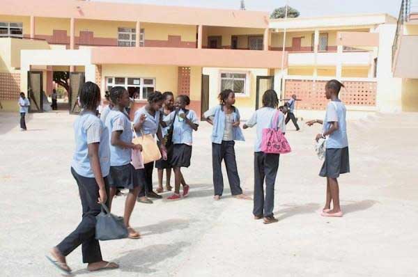 Multiplication des cas de covid: Abdou Faty pour la fermeture des écoles, l'église corse les mesures