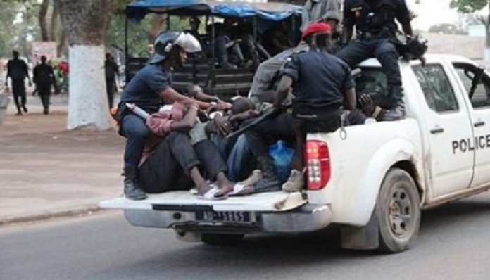 ACCUSATIONS DE TORTURES DE LA SOCIETE CIVILE CONTRE LA POLICE: La police bat en brèche, prend à témoin les avocats des gardés à vue et se réserve le droit de poursuivre les auteurs de ces déclarations