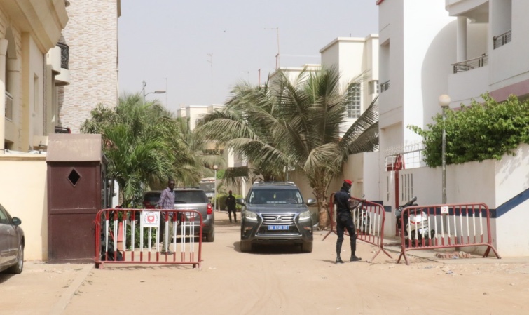 SITUATION CHEZ SONKO : LES RIVERAINS PRIS AU PIÈGE DES BARRICADES DE LA POLICE