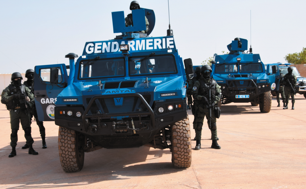 ATTAQUES CONTRE SES CASERNES, LA GENDARMERIE DÉNONCE ET MENACE «Les infrastructures de la gendarmerie abritent des armes, des munitions et des explosifs et ne sauraient être les cibles de ces actes de pillage»