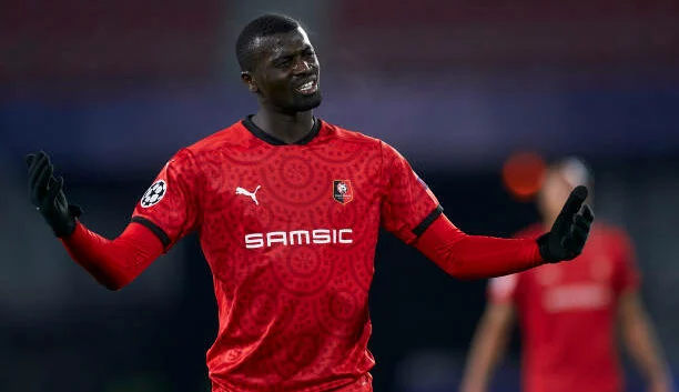 STADE RENNAIS - LE DIRECTEUR SPORTIF SE PRONONCE SUR LE CAS DE MBAYE NIANG: «On essaie de trouver des portes de sortie»