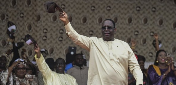 ABSENCE DE REACTION DES SOUTENEURS DU PRESIDENT DE LA REPUBLIQUE FACE AUX ATTAQUES CONTRE CE DERNIER Le Mac Authentique tire à bout portant sur Benno, félicite Diouf Sarr et cogne l’opposition