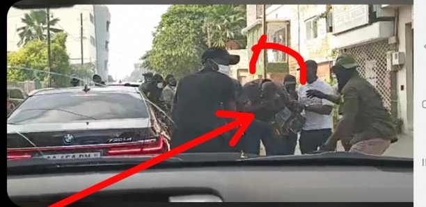 Sonko blessé au moment d’être extirpé de son véhicule vers la fourgonnette de la police