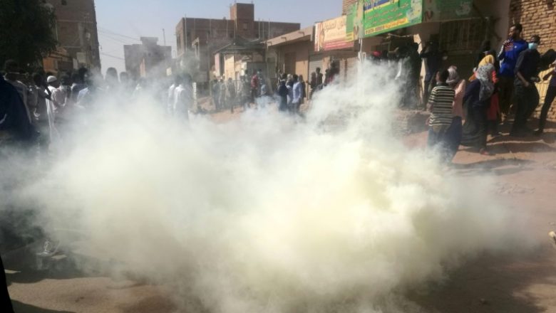 APRES L’ANNONCE PAR KHALIFA SALL DE L’ARRESTATION DE BARTH ET CIE: Les jeunes brûlent des pneus ; la gendarmerie intervient à coups de gaz lacrymogènes