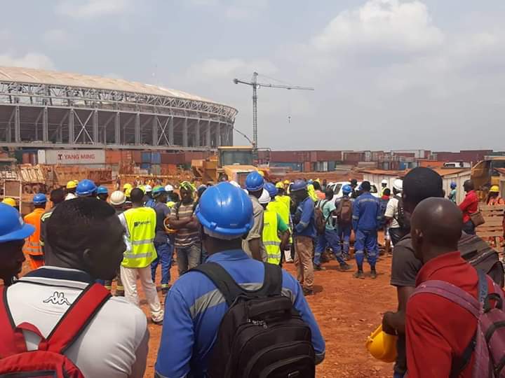 STADE DE DIAMNIADIO:  Les ouvriers menacent d’aller en grève s’ils ne reçoivent pas leurs salaires aujourd’hui