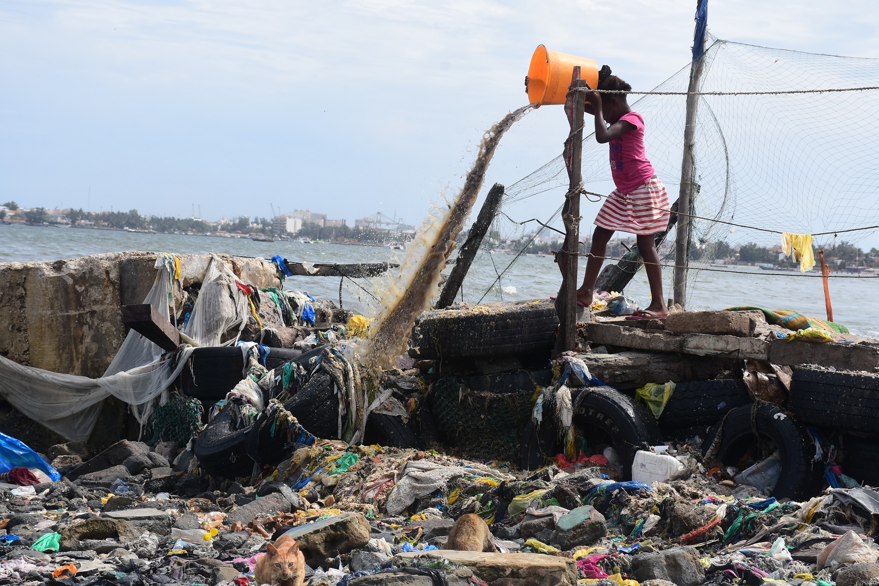 VERNISSAGE EXPOSITION SUR LA POLLUTION DE LA BAIE DE HANN :Les photographes Cheikh Tidiane Ndiaye et Abdou Cissé retracent en images des années d’agression de la baie