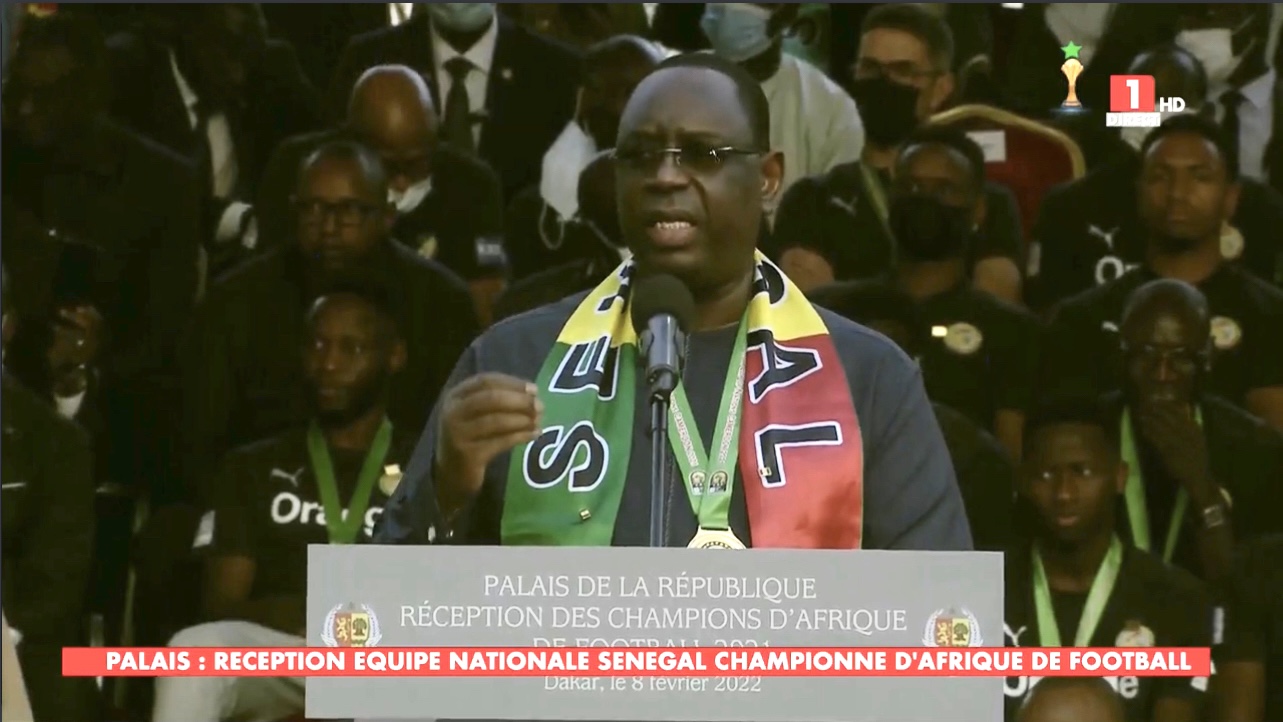 RECEPTION DES NOUVEAUX CHAMPIONS D’AFRIQUE DE FOOBALL: Macky Sall offre 50 millions de F Cfa et des terrains à chaque Lion et à l’encadrement