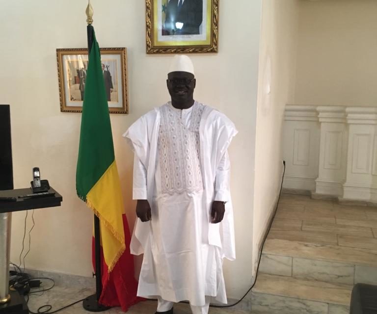 Khar Diouf, ambassadeur du Sénégal au Cameroun, félicité par le président de la République