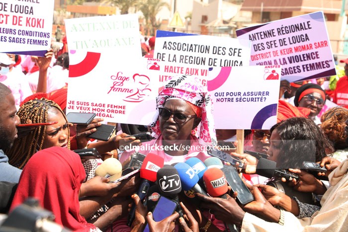 RAS-LE-BOL DES VIOLENCES DE TOUTES SORTES :Les sages-femmes, dans la rue, menacent d’observer des journées sans sages-femmes et de perturber les maternités