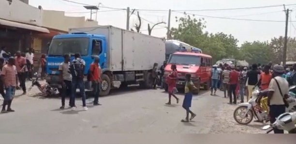 PARCE QU'IL EST ENTRÉ DANS SON CAMION EN PANNE : Le chauffeur Gora Mbaye poignarde le mineur de 15 ans au dos et l'abandonne par terre