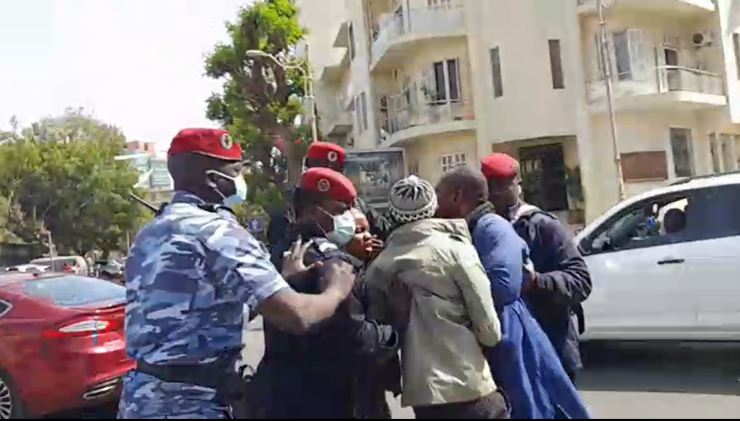 MARCHE CONTRE LE PARRAINAGE :Guy Marius Sagna et une dizaine de personnes arrêtés puis libérés