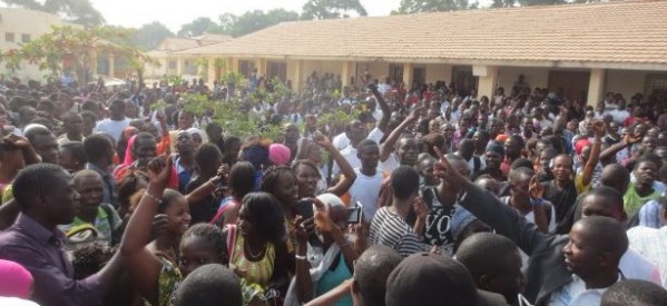 MOUVEMENT D’HUMEUR A L’UNIVERSITÉ ASSANE SECK DE ZIGUINCHOR : Les étudiants, dans la rue face aux forces de l’ordre, réclament l’achèvement des chantiers