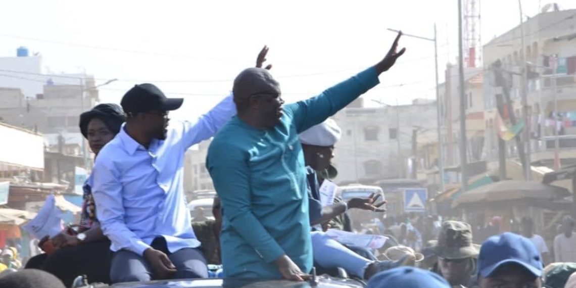 OUSMANE SONKO EN CARAVANE À GUÉDIAWAYE ET YEUMBEUL HIER : «François Mancabou est la 19ème personne assassinée par le régime entre mars 2021 et aujourd’hui»