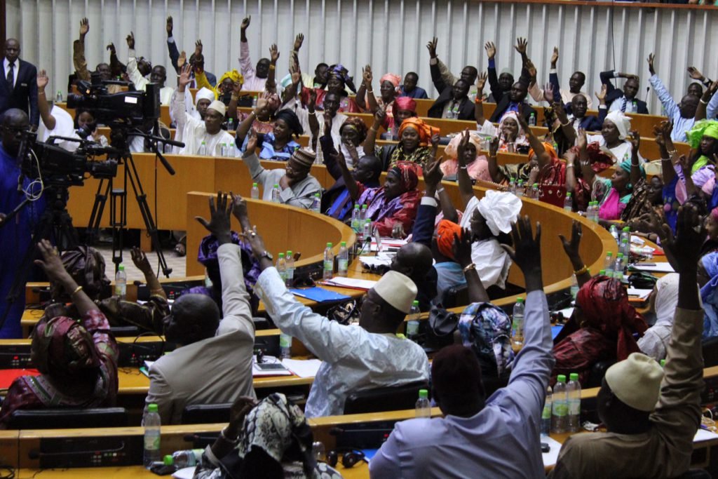 RENCONTRE AVEC LES DEPUTES ELUS DE BENNO :Macky Sall galvanise «ses» députés qui lui donnent carte blanche pour les postes