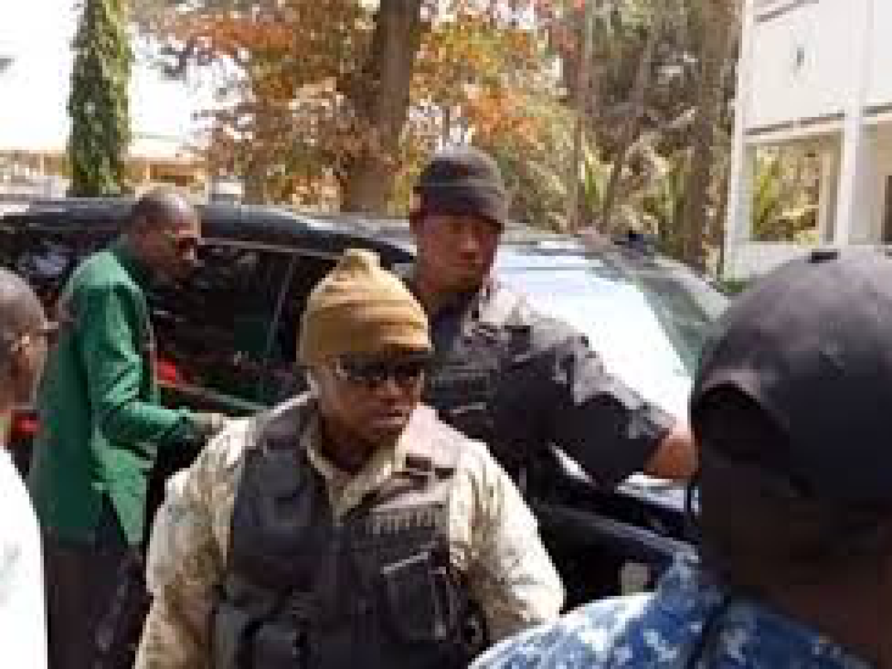 ARRESTATION DE CINQ ELEMENTS DE LA GARDE RAPPROCHEE DE SONKO: Le Proc de Mbour parle de personnes formellement identifiées comme étant les auteurs d’actes de violences et de destructions de biens d’autrui