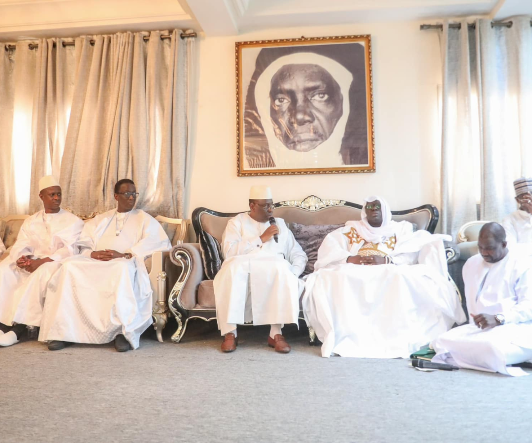 EN VISITE CHEZ LE KHALIFE GENERAL DES LAYENES :Macky Sall en djihad contre l’islamisme radical et les dérives sur les réseaux sociaux