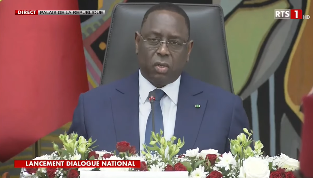 TROISIEME MANDAT Macky Sall exige qu’on lui demande gentiment…