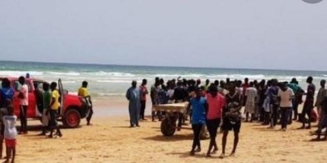 MORTELLE PARTIE DE BAIGNADE A LA PLAGE DE KOUSSOUM : Un enfant de 5 ans emporté par les vagues en furie devant son papa