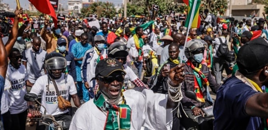 "Non au coup d'État constitutionnel", "Free Sénégal : des milliers de manifestants ont pu marcher dans le calme