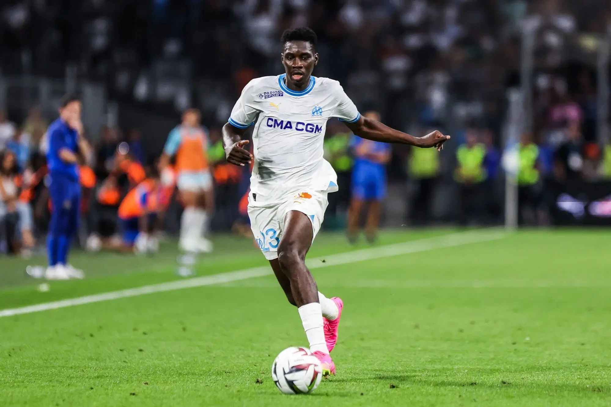 INDESIRABLE A MARSEILLE ISMAILA SARR S’APPROCHE DE CRYSTAL PALACE : Une nouvelle offre de 9,8 milliards pour s’attacher les services du Lion