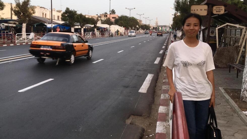 BOULEVARD DU CENTENAIRE : 350 caisses de boissons, des bouteilles de sauce soja et d'autres produits périmés saisis dans la boutique d'un Chinois