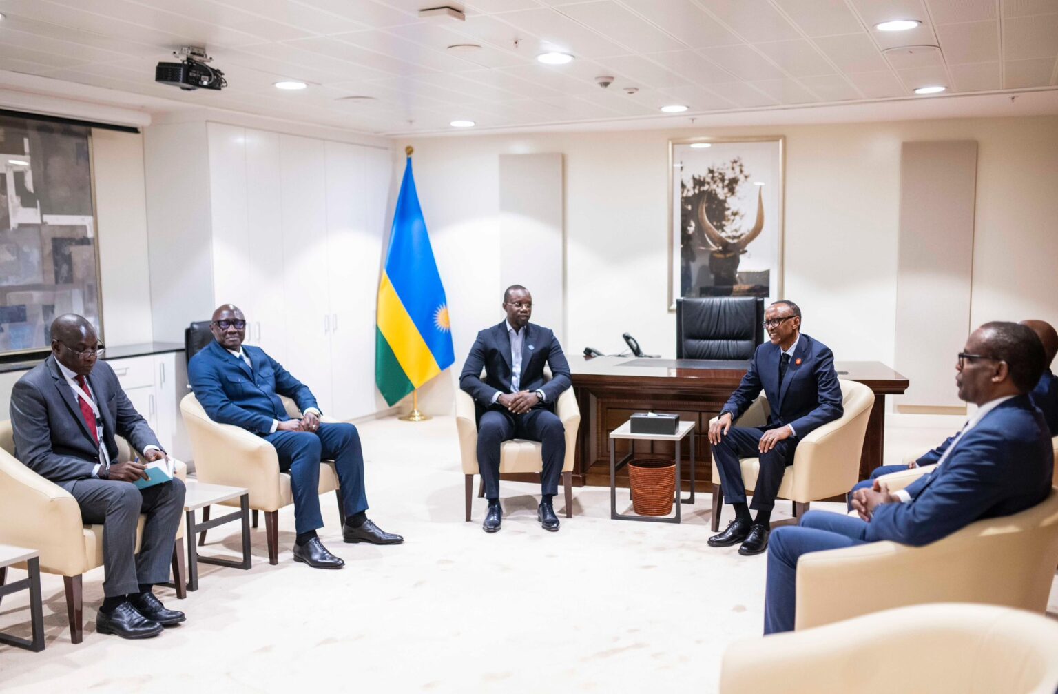 Kigali : Tête-à-tête entre le Président Paul Kagame et le Premier ministre Ousmane Sonko