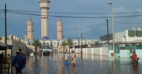 La pluie et les inondations retardent certaines délégations