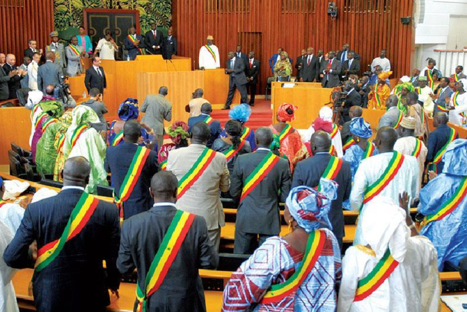 EXAMEN PROJET DE LOI PORTANT REVISION DE LA CONSTITUTION EN SESSION EXTRAORDINAIRE : La Commission des lois se réunit samedi, Abba Mbaye juge l’approche politique du régime «très diabolique et très cynique»