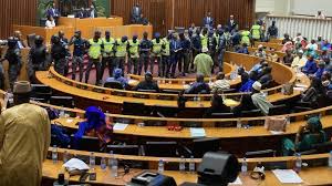 Mobilisation Pastef hier du côté des gradins de l’hémicycle de l’assemblée nationale.