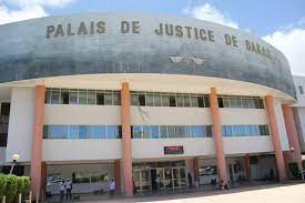 TRIBUNAL DE DAKAR : La fugueuse de 14 ans, les images obscènes que lui a envoyées son amant et les nombreux préservatifs retrouvés sur celui-ci