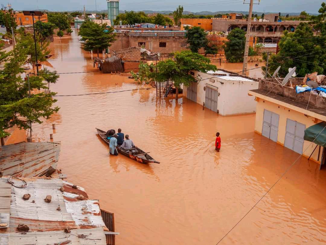 BILAN DES LACHERS D’EAU 56.000 personnes déplacées, 456 ménages dans des abris provisoires, 24 écoles à Bakel, 19 à Matam et 30 à Podor inaccessibles