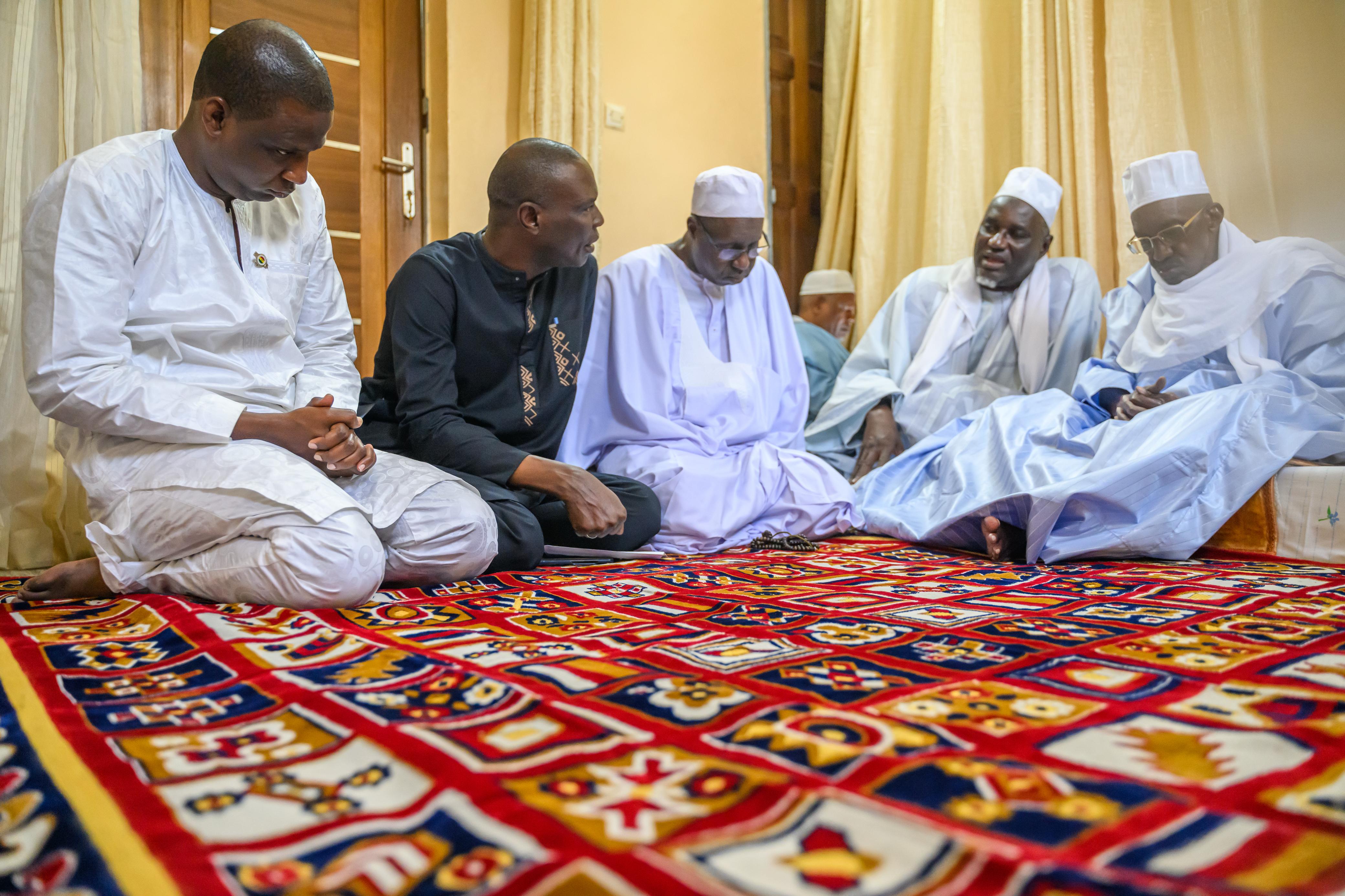 Après la levé de l’immunité parlementaire du Farba Ngom, ses collègues du groupe parlementaire Takku Wallu ont décidé de faire le tour de tous les chefs religieux du Senegal pour dénoncer l’acharnement du régime en place sur leur collègue. 