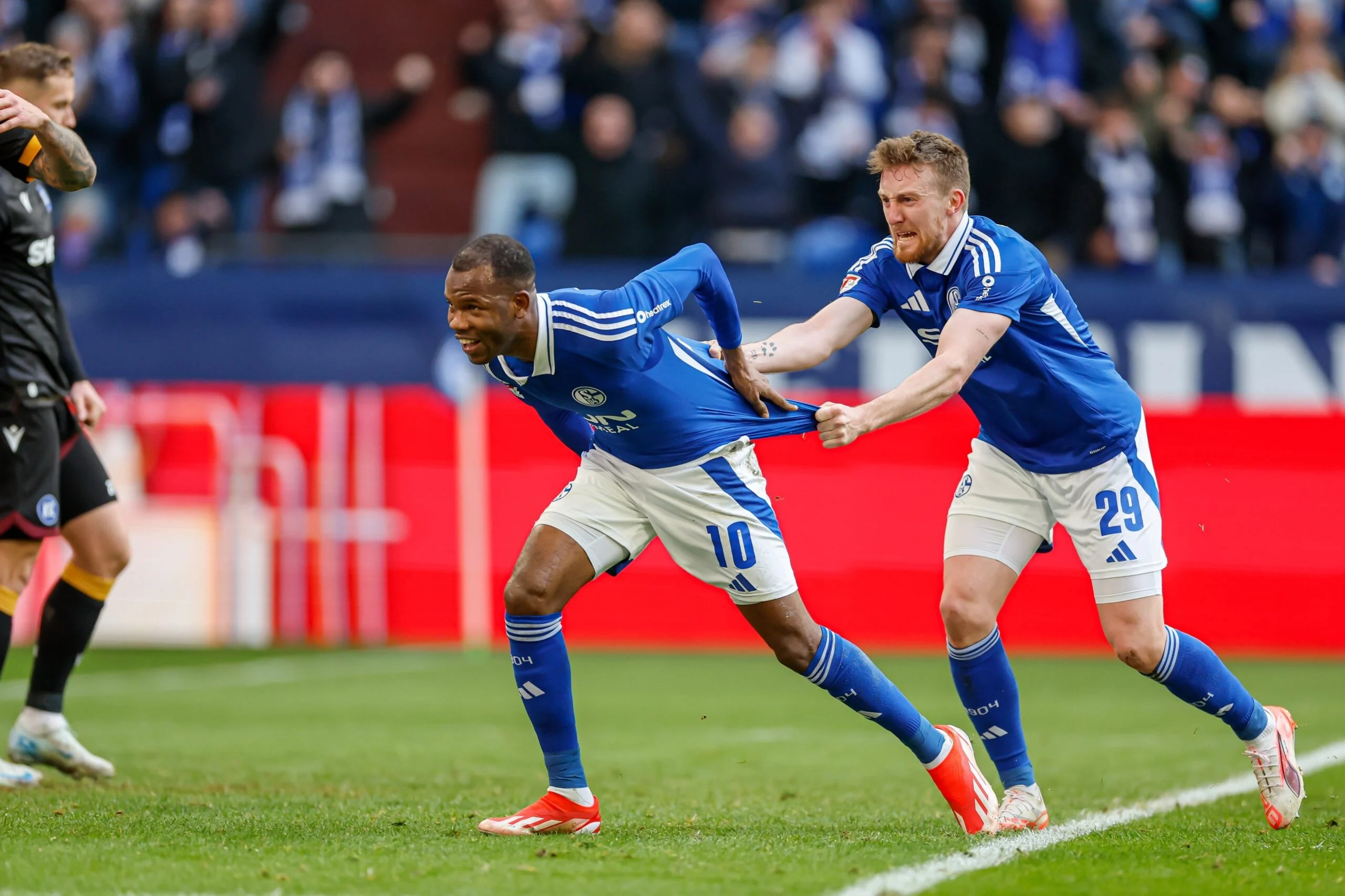 MARQUER ENCORE ET ENCORE PLUS DE BUTS : Pape Meïssa Ba veut briller à Schalke 04… avant la Tanière