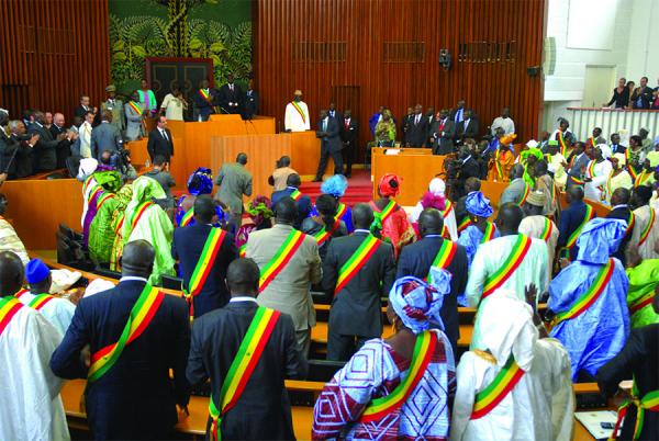 RATIFICATION DES MEMBRES DE LA COMMISSION AD HOC CHARGEE DE LA LEVEE DE L’IMMUNITE PARLEMENTAIRE DE MOUSTAPHA DIOP : 163 députés ont voté dont 161 pour et 2 contre