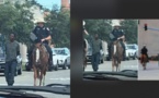 Au Texas, des policiers à cheval mènent un homme noir avec une corde