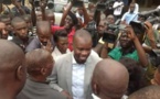 Visite au QUARTIER GÉNÉRAL de Y’en a marre Ousmane Sonko accueilli par une foule en liesse, exige la libération de tous les «détenus politiques»