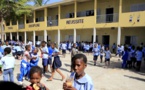 MARCHE DES ÉLÈVES POUR LA REPRISE IMMÉDIATE DES COURS :Les élèves crient leur ras le bol et exigent la reprise des cours