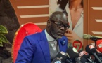 UN MOIS APRÈS LA SORTIE DE « MACKY SALL FACE A L’HISTOIRE »: Cheikh Yérim Seck s’explique, donne ses raisons et promet de reverser les gains de la vente aux personnes démunies