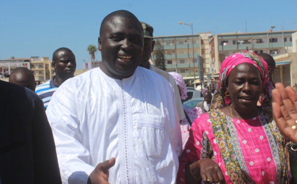 BLOCAGE DES PROJETS DE POSE DE GAZON SYNTHETIQUE DANS LES ECOLES: Bamba Fall et la Médina descendent en flammes le sous-préfet Djiby Diallo